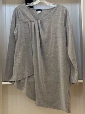 Venus Gray Asymmetrical Hem Long Sleeve Top – Size Large